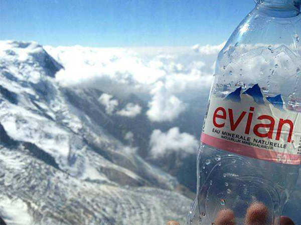 依云水產品廣告片創造吉尼斯世界紀錄,宣傳片制作你值得擁有 依云水產品廣告片創造吉尼斯世界紀錄,宣傳片制作你值得擁有