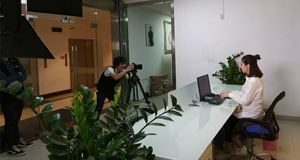 瓜子拍攝丨歐陸風(fēng)暴吹來,被拍攝的氣質(zhì)電暈 瓜子拍攝丨歐陸風(fēng)暴吹來,被拍攝的氣質(zhì)電暈